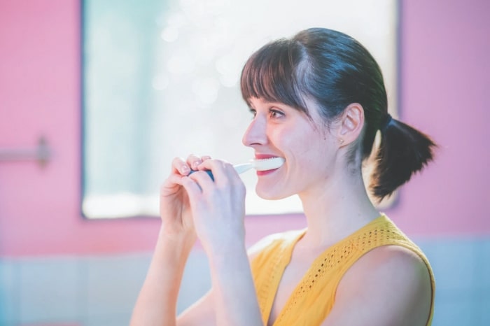 The Y-Brush takes only 10 seconds to clean each jaw