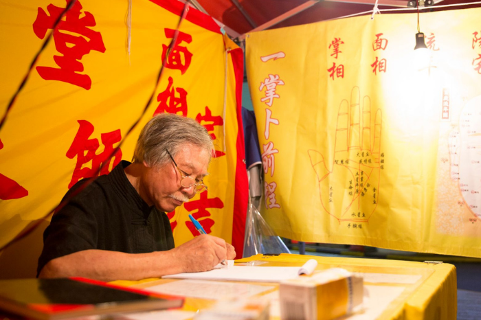 Six unusual cultural habits that Hongkongers embrace gafencu magazine fortune teller
