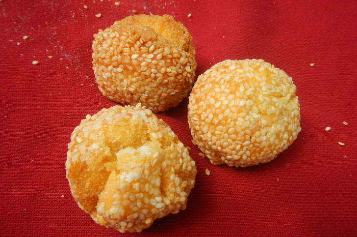 Eight auspiscious delicacies to serve on Chinese New Year gafencu magazine deep fried sesame smiling ball