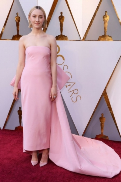 Saoirse Ronan, Best Actress nominee, in a pink Ralph Lauren dress Image