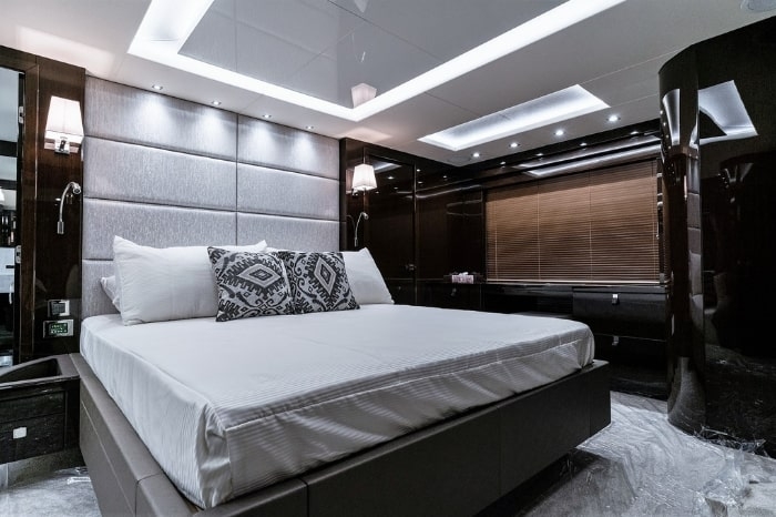 Sunseeker 86 Yacht owner's stateroom Image