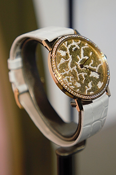 Eggshells-and-gold-paper-are-utilised-in-Piagets-Schiuma-Di-Oro-watch Image