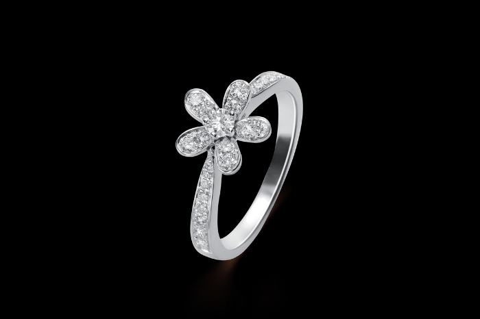 gafencu jewellery Choose the perfect engagement ring for your bride-to-be van cleef & arpels Socrate flower ring Image
