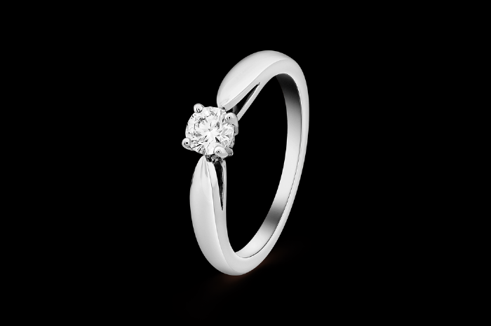 gafencu jewellery Choose the perfect engagement ring for your bride-to-be van cleef & arpels Bonheur solitaire platinum Image