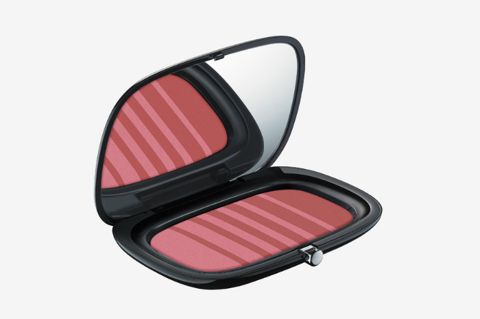 Nine make-up tips to glam up a new year and new you gafencu magazine _Marc Jacobs Beauty Light-as-Air Couture Colour Duo Blush Image