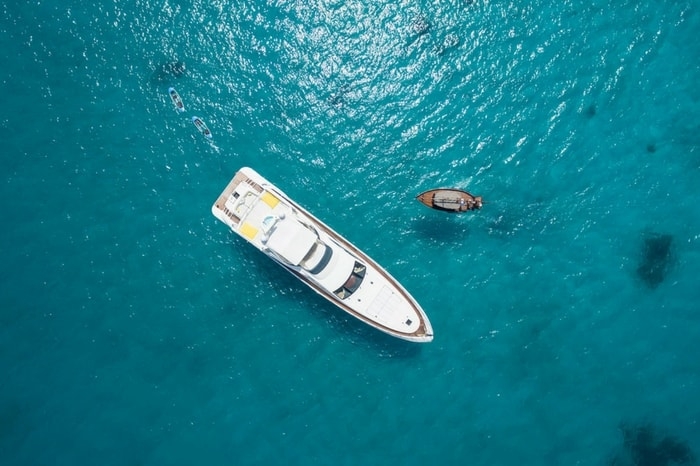 Row-a-dhoni-or-rent-your-own-Azimut-yacht-at-Cheval-Blanc-Randheli Image