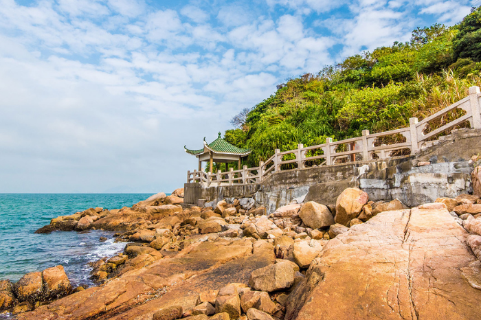 gafencu magazine hong kong travel outyling island Island Getaway A quick sight-seeing guide to Cheung Chau coastline mini great wall Image