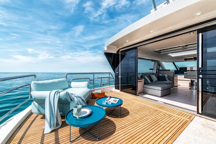gafencu_new_luxury_motor_yacht_release_2021_monte_carlo_yachts_mcy-76-skylounge (5) Image