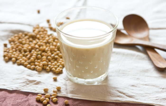 gafencu magazine wellness Plant-based milk Are they better than cow's milk soy milk Image