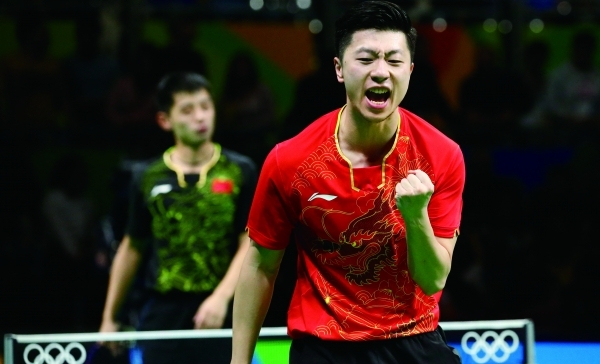 epa05475814 Long Ma of China celebrates a point against his compatriot Jike Zhang during the men's singles gold medal match of the Rio 2016 Olympic Games table tennis tournament at the Riocentro in Rio de Janeiro, Brazil, 11 August 2016. EPA/LARRY W. SMITH