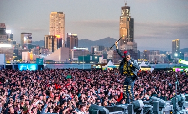 Festival-goers soak up live music at Clockenflap