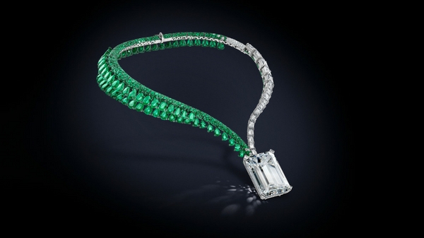 Diamond Daze: Stunning necklace unveiled by De GRISOGONO