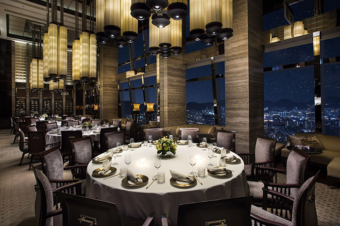 Tin Lung Heen in Ritz-Carlton Hong Kong matches great dim sum with fantastic views
