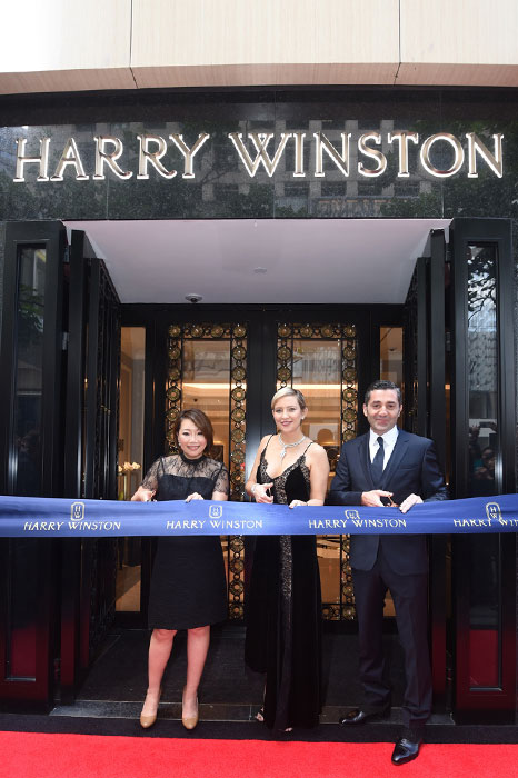 Kate Hudson officiates ribbon cutting ceremony at new Harry Winston store