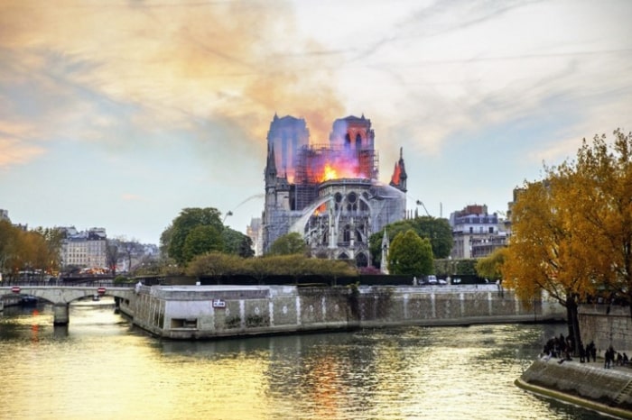Flawed restorations Notre-Dame de Paris on fire