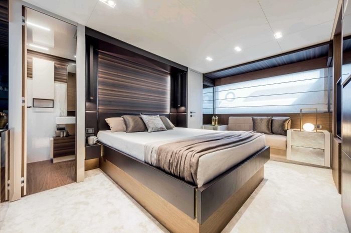 Ferretti Yachts 670 Owner's Suite