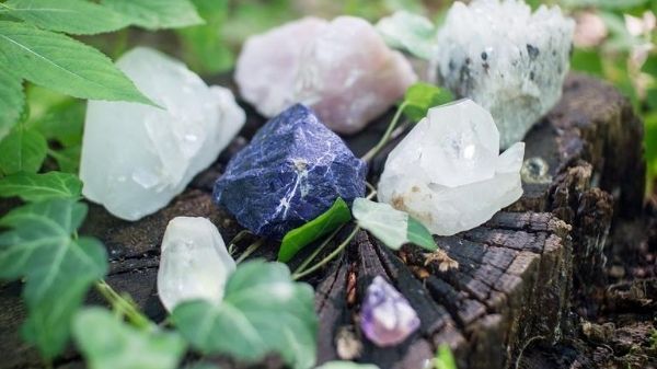 How to Incorporate Healing Stones into Your Beauty and Fashion Routine