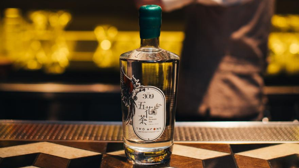 Two Moons Distillery x Room 309 The Pottinger Hong Kong Limited Edition Craft Gin Herbal Flavor Inspired Five Flowers Tea Dry Gin Gafencu Feature