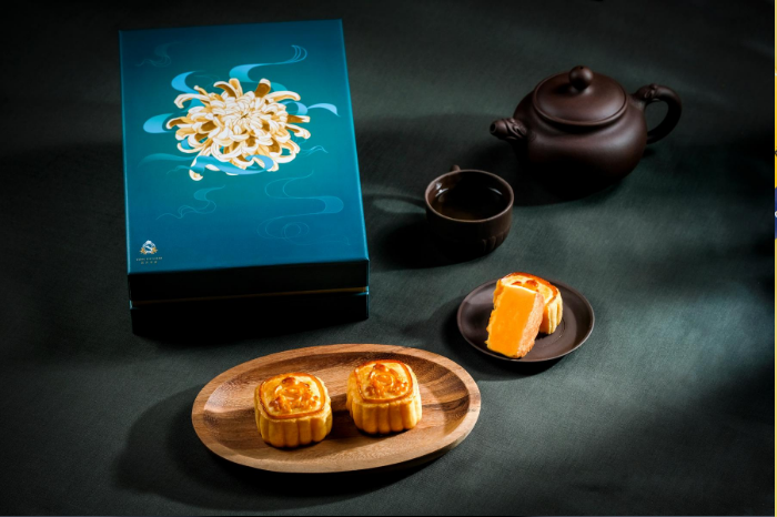 stylish mid autumn festival Mini Egg Custard Mooncakes by Ying Jee Club - gafencu