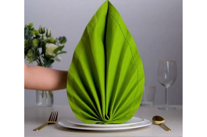 10 creative napkin folding designs gafencu magazine floating leaf