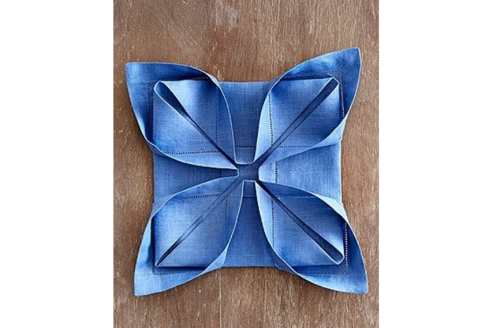 10 creative napkin folding designs gafencu magazine rosebud lotus flower