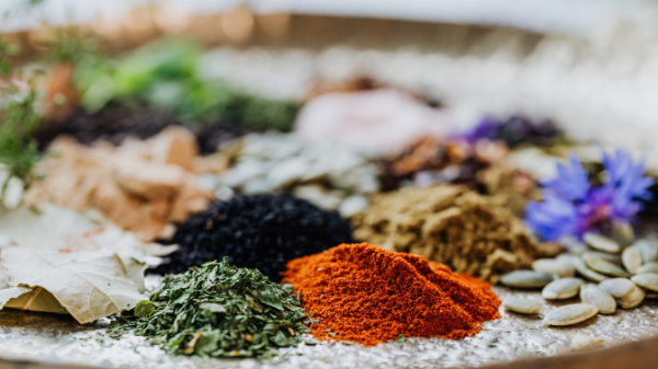 ten spices that add flavor and curry health benefits gafencu magazine feature image