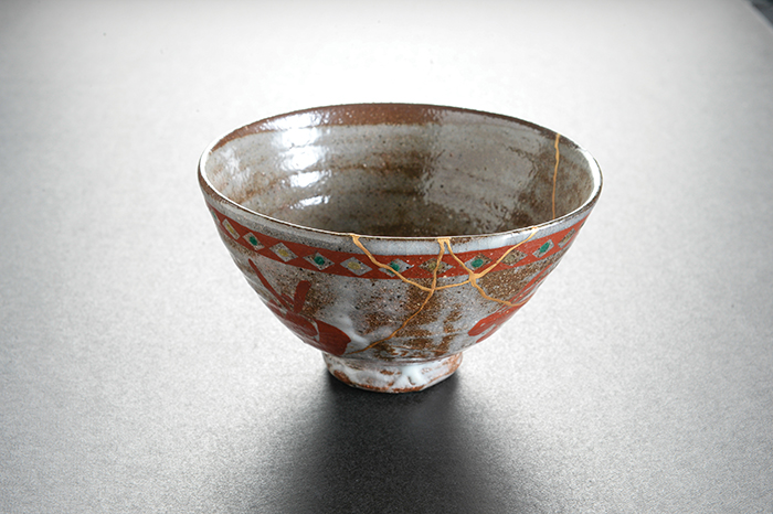 A new generation of Hong Kong ceramic artists are merging cultures through earthware gafencu touch ceramics kintsugi (2)