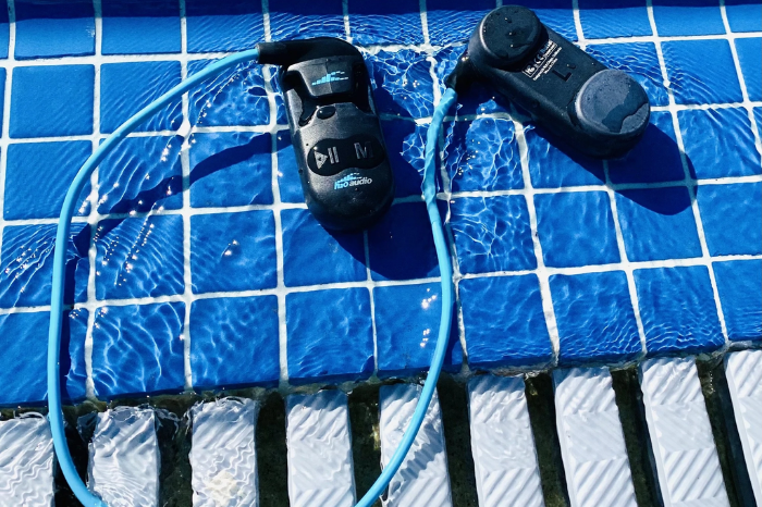 Best wireless waterproof earbuds for swimming gafencu gadgets OpenSwim H20 Audio Sonar