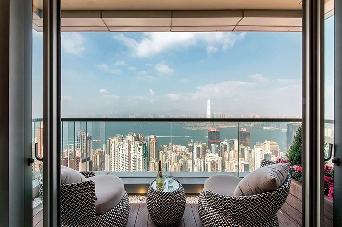 Tailored fittings meet designer furnishings in Hong Kong's most prestigious high rise 39 conduit road mid levels danny chiu (9)