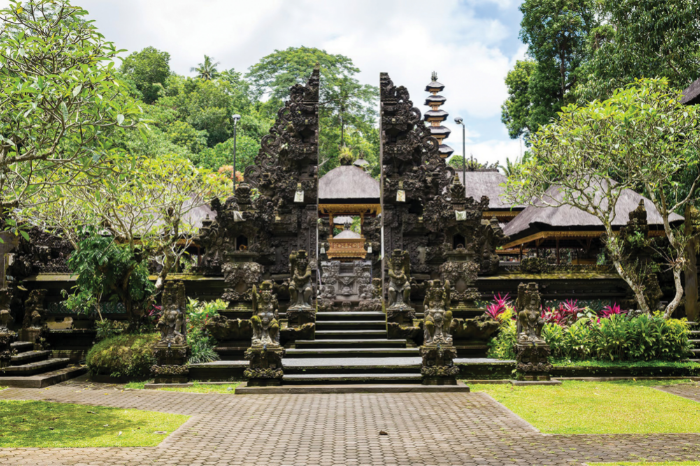 travel-bali-indoesia-island-getaway-temple